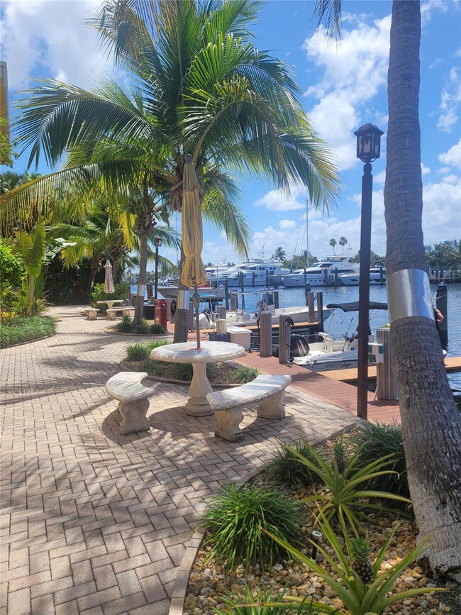 Photo - 815 Middle River Dr Unidad 108