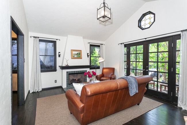 Photo - 124 Carr Dr Unit A