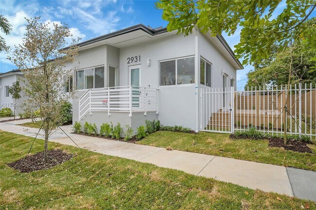 Photo - 2931 SW 12th Ave Unit 1