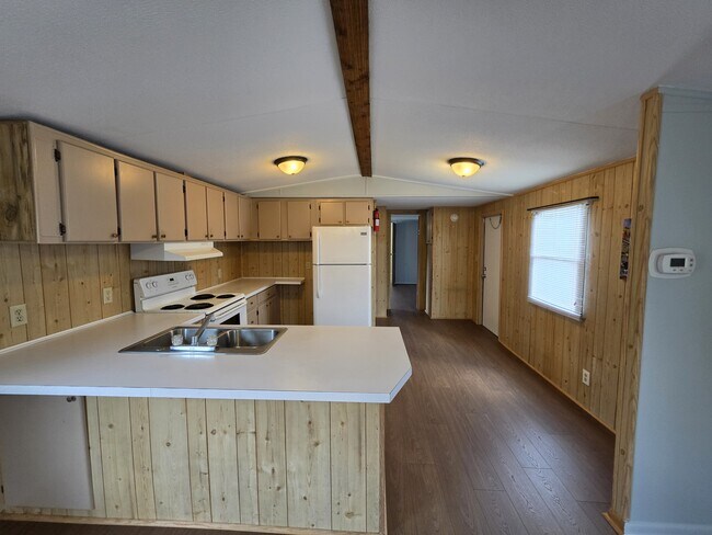 Photo - 105 Colonial Ct