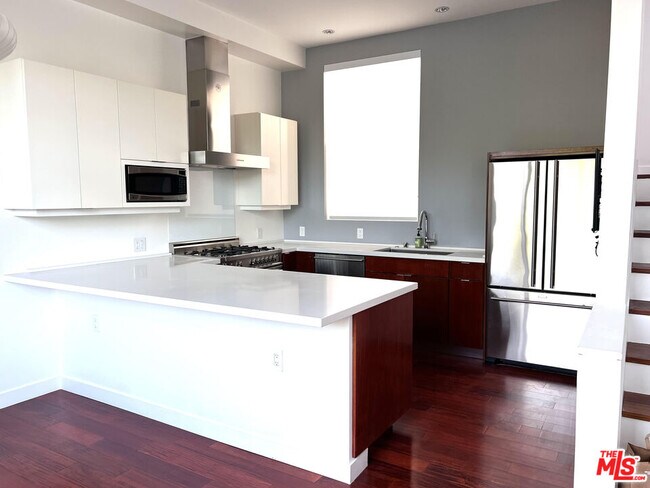 Photo - 1200 N Sweetzer Ave Unidad 8