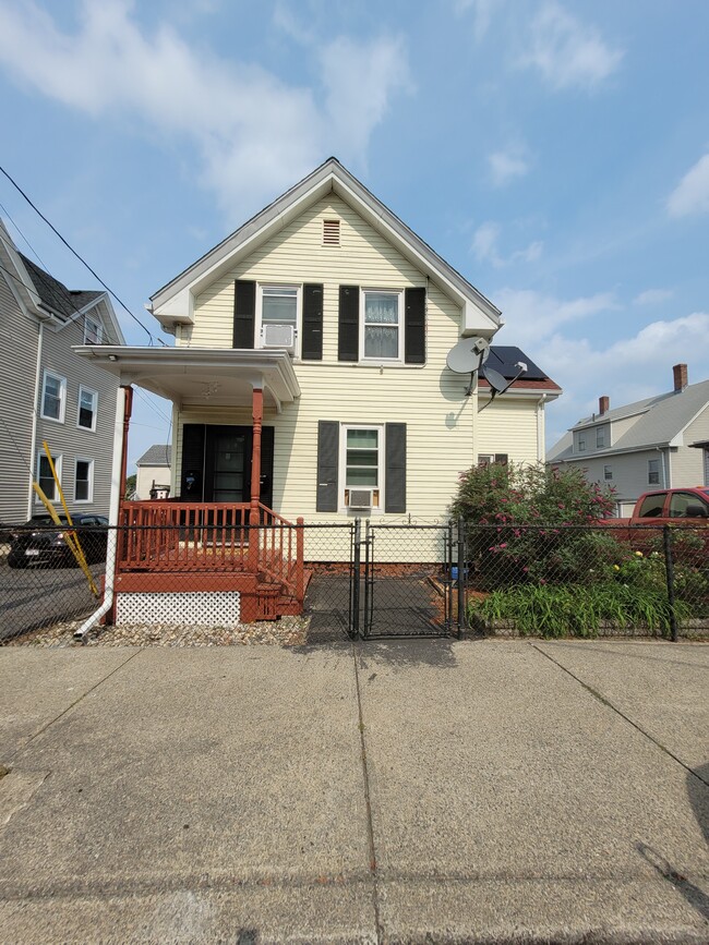 Front exterior - 7 Wilson St Apartments Unit 2