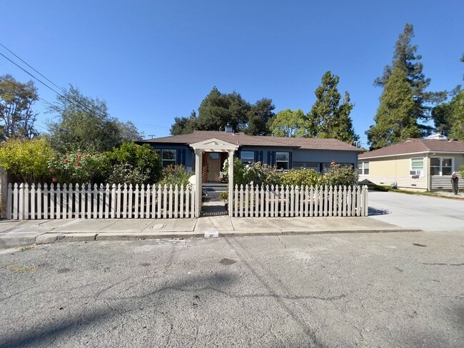 Photo - MON301 Unidad Main House