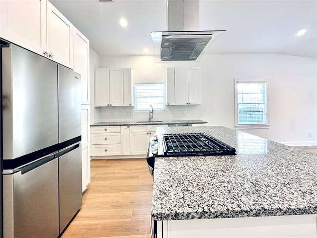 Photo - 4808 Ave S