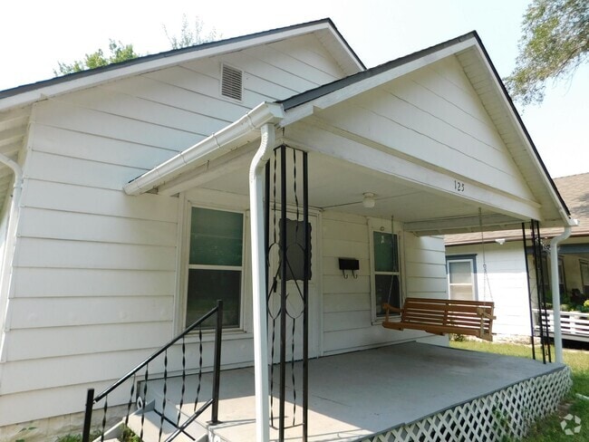 Building Photo - Charming 2 Bedroom/1 Bath Home in El Dorado!