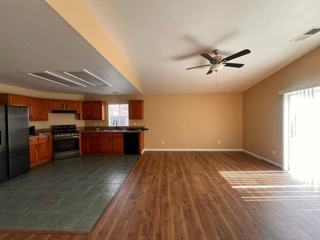 Photo - 1825 Cochran Ave