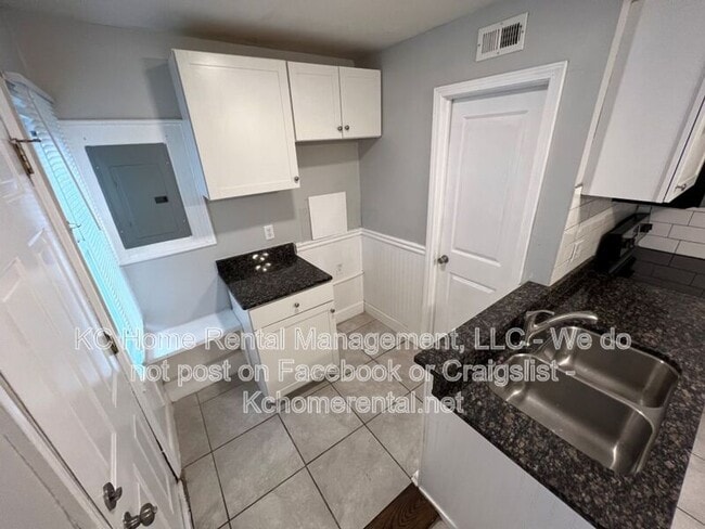 Photo - 8009 Summit St