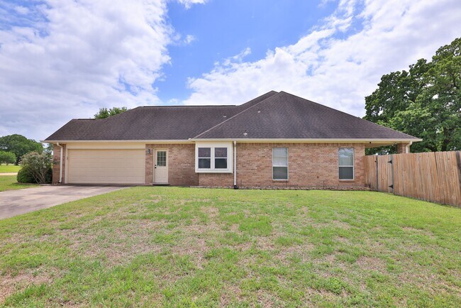 Photo - 105 Lawrence Marshall Dr