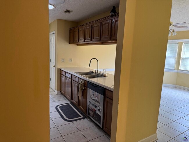 Photo - 117 Northeast Dr