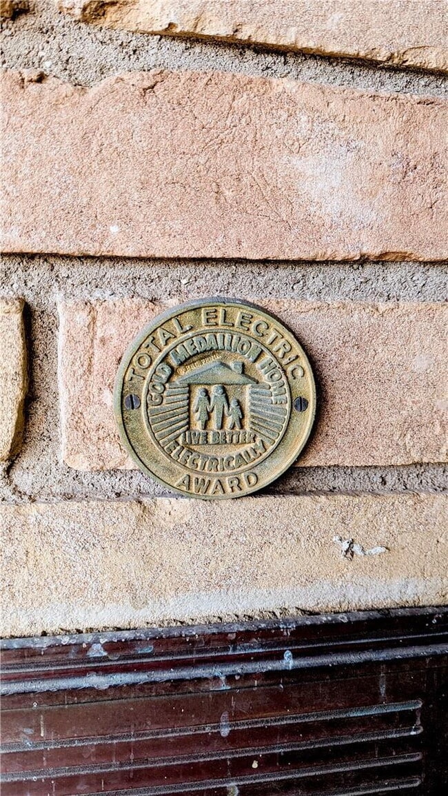 Photo - Charming 3-Bed, 2-Bath Oasis on West 6th S...