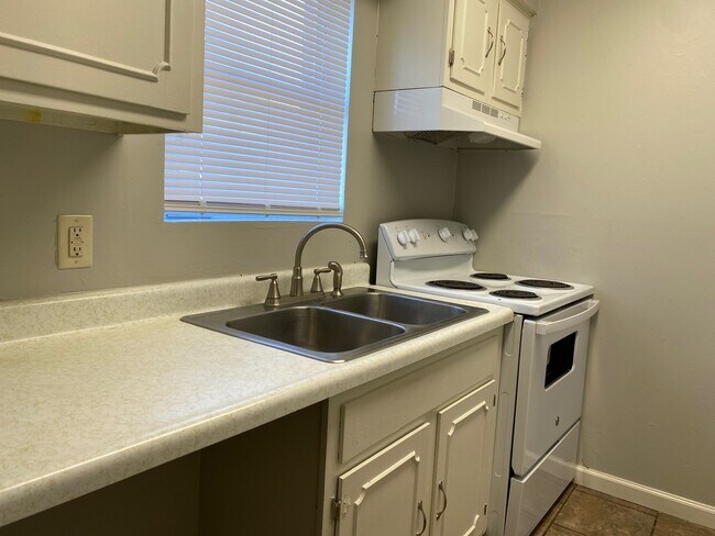 Photo - 25 Rossfield Cv Unit L