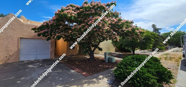 Building Photo - NE Heights 3 bedroom