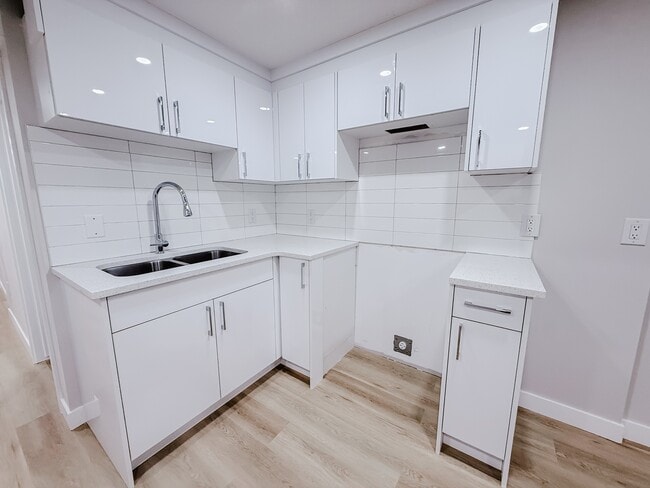 614-656 56 Ave SW