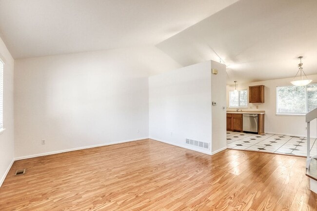 1633 Deerwood Dr