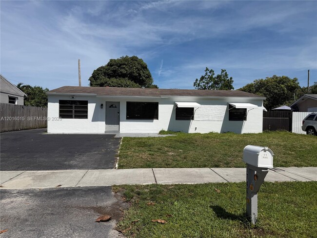Building Photo - 1740 SW 47th Ave