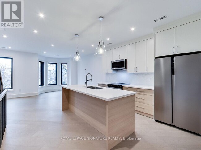 Photo - 357 Dovercourt Rd