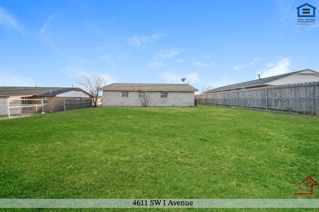 Photo - 4611 SW I Ave