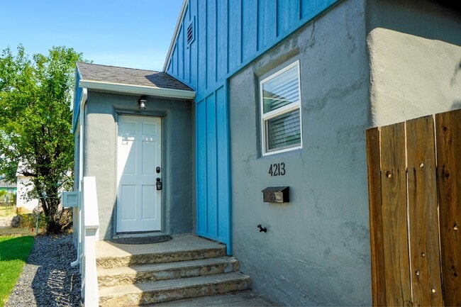 Photo - 4213 W Clark St