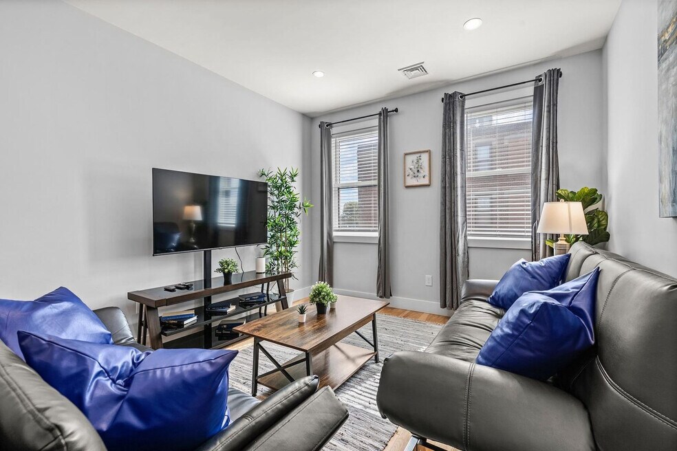 1011 Bennington St Unidad SI ID1343284P