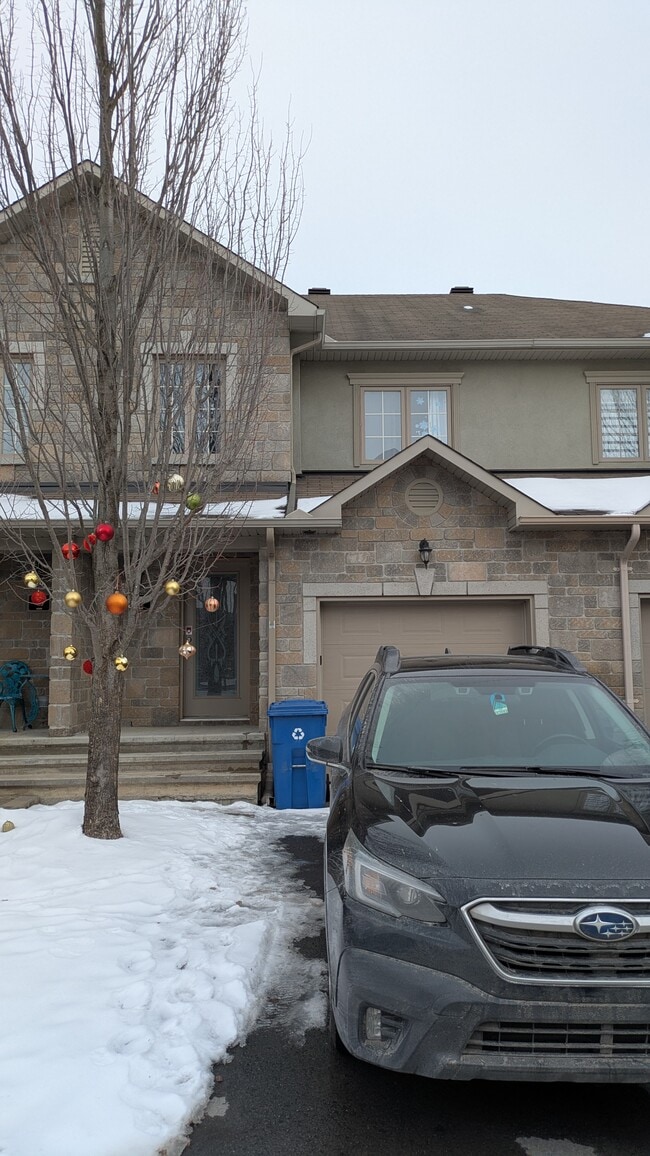 Building Photo - Spacious 3-Bedroom Townhouse for Rent – Plateau, Gatineau
