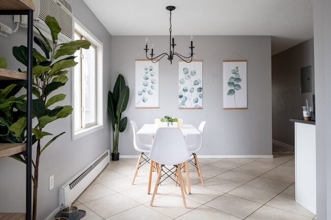 Photo - 5136 Hiawatha Ave