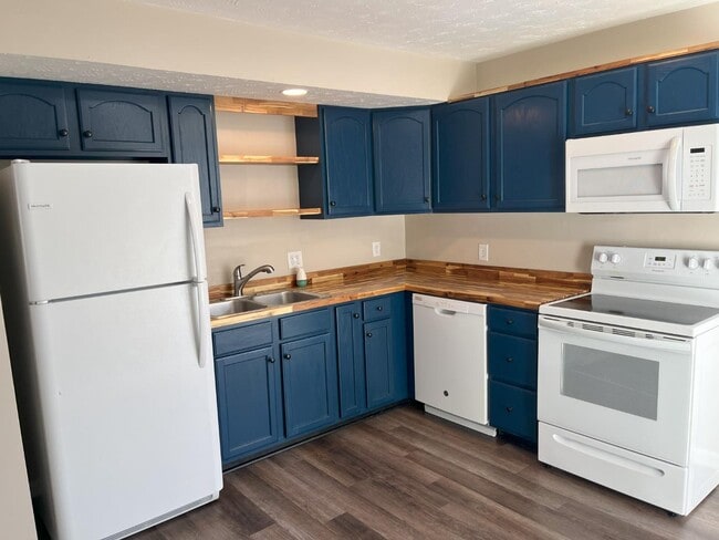 Building Photo - 1233 Vincennes St Rental