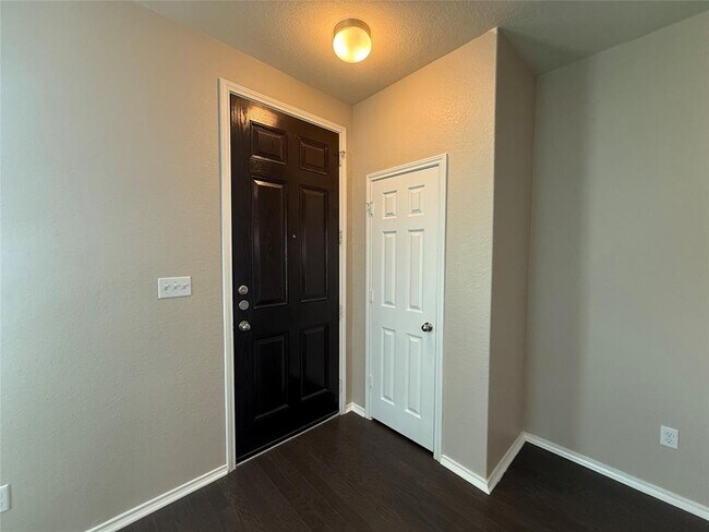 Photo - 225 Russet Trl