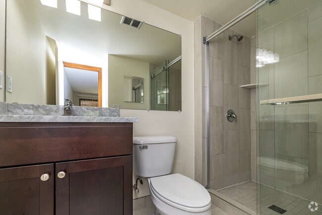 2BR, 2BA - 1,117SF - Bathroom