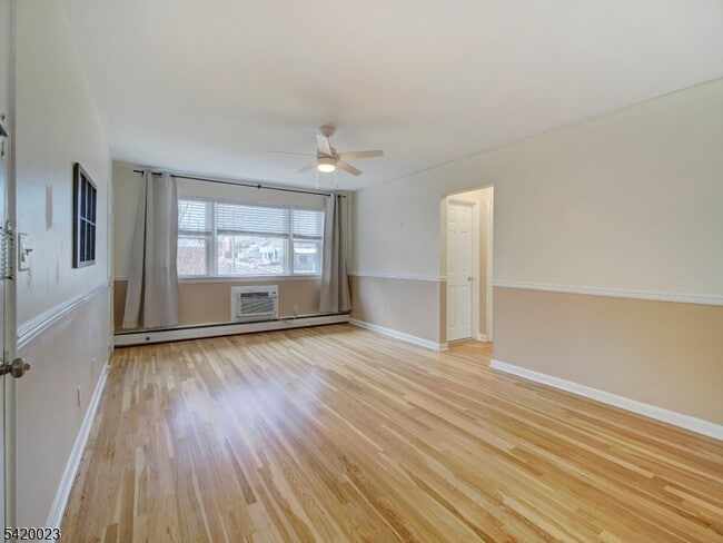 Photo - 741 Bloomfield Ave Unidad A2