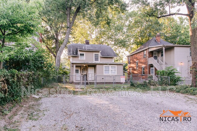 Photo - 2097 Summit St