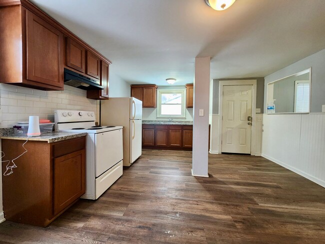 Photo - Spacious 4bd house | Laundry hooks ups | Driveway