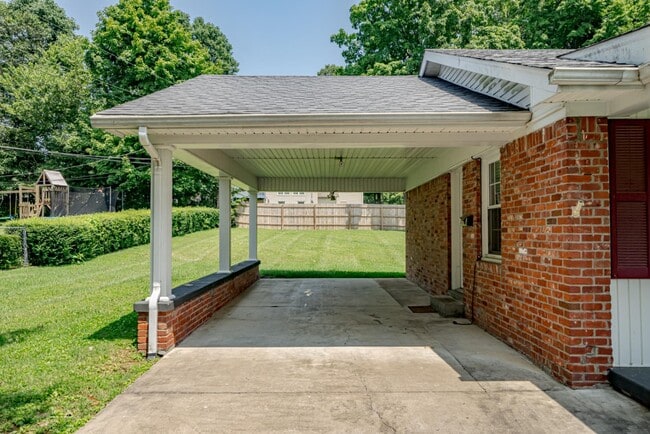 305 Edgewood Ave