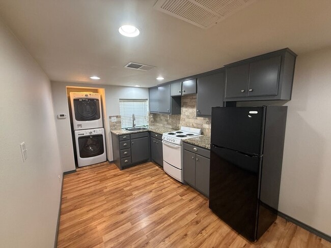 Photo - 2618 22 Unit 2618 22nd Rear