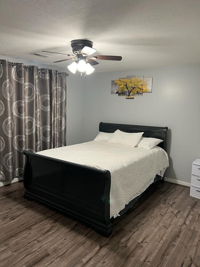 Photo - 2209 Bateley St