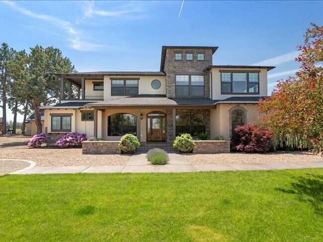 Photo - 4 Bedroom Tumalo Dream home on 3.21 Acres!