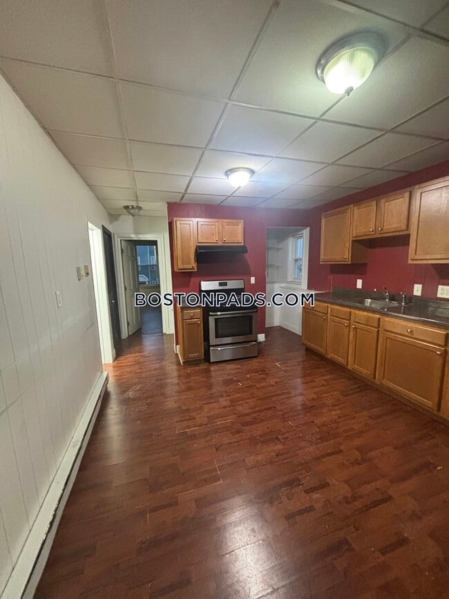 Building Photo - 289 Chelsea St Unit 2