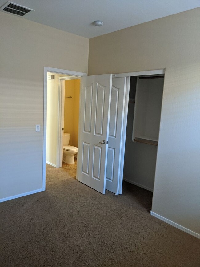 Photo - 4 bedroom 3 bathroom ranch home!