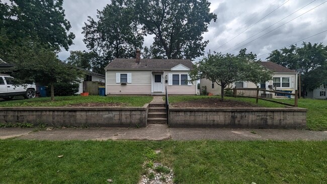 Building Photo - 1021 W Lawrence St Rental