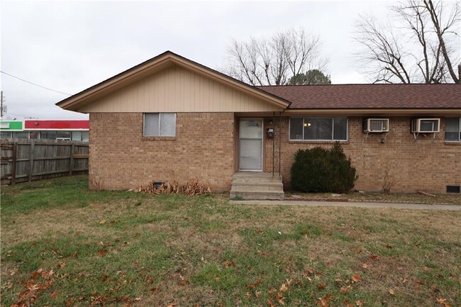 Photo - 1007 S Pleasant St Townhome