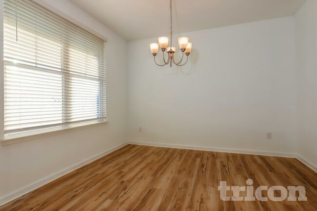 Photo - 425 Freeport Wy