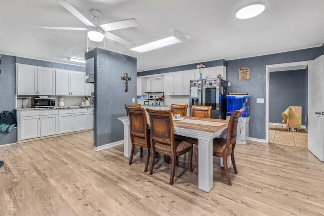 Photo - 1325 E Burton St