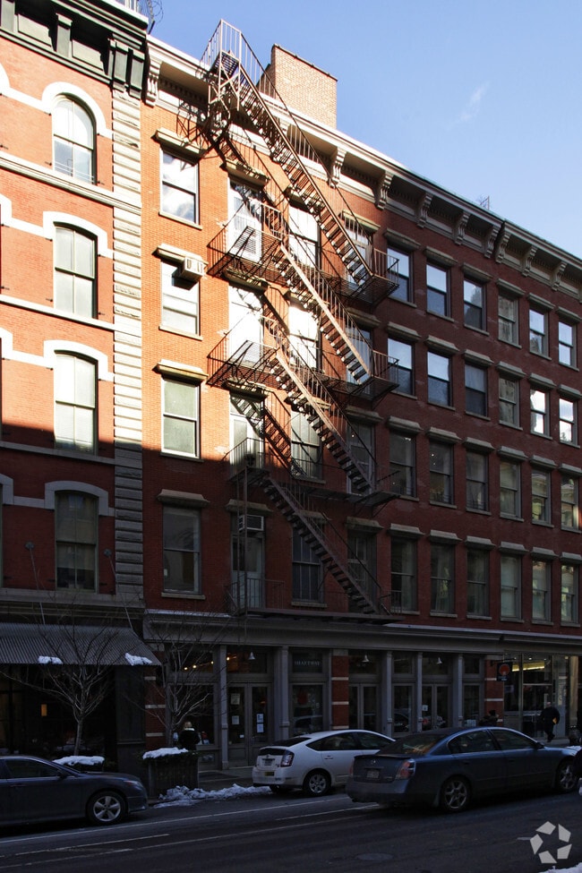 Primary Photo - 56-58 Warren St