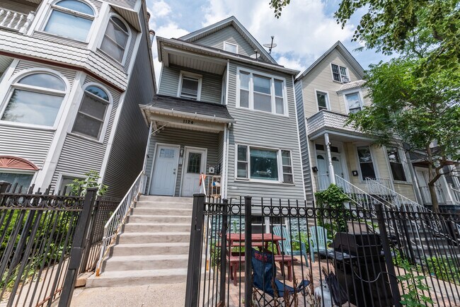 Building Photo - 1124 W Roscoe St Unit G Rental