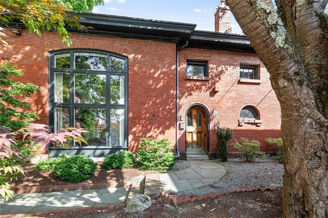 193 Hope St Unit 3