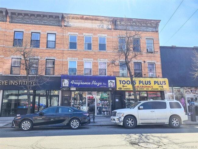 Building Photo - 56-46 Myrtle Ave Unit 3