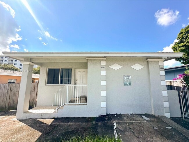 Building Photo - 1206 NE 109th St Unit 1208 Rental