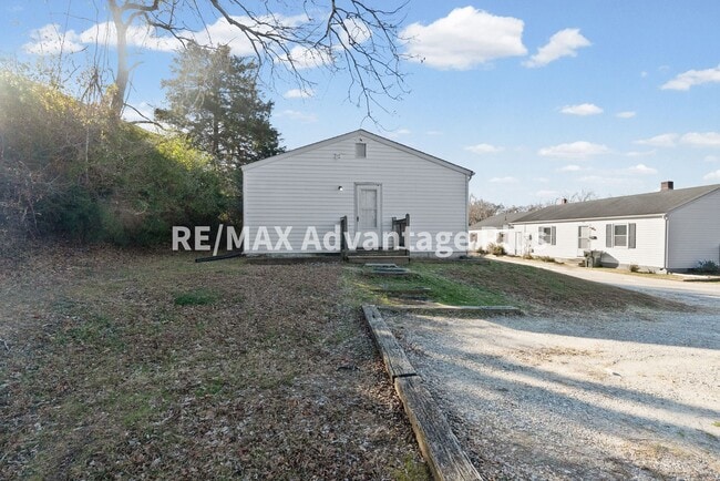 Building Photo - 424 Longwood Ave Unit B