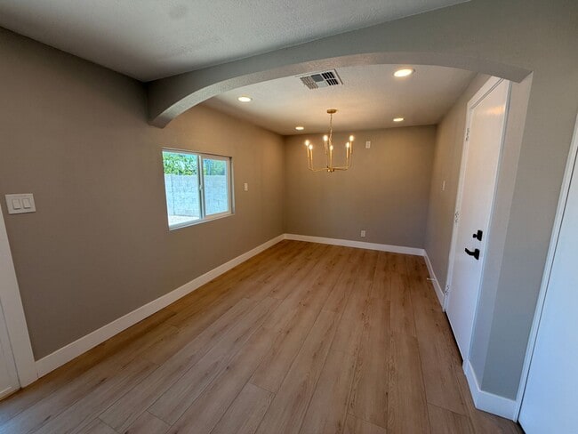Photo - Stunning 3 bed / 2 bath remodeled Home in Phoenix with No HOA