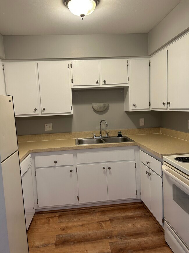 Photo - 1830 Axtell Dr Unit 4