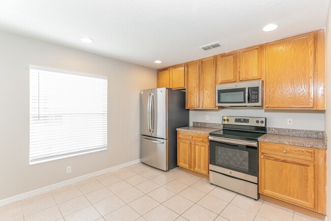 2221 Heathwood Cir